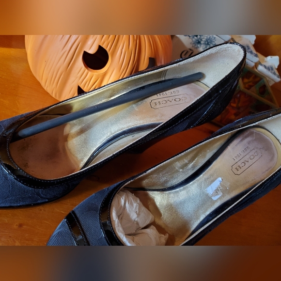 New Coach Kerryann Signature Black Patent Leather Wedge Pumps 🖤❣ - Picture 7 of 7